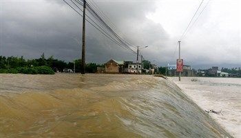 Mưa lũ miền Trung: 3 người chết, 1 người mất tích