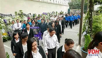Đoàn thể, ban ngành và người dân TPHCM viếng lãnh tụ Cuba Fidel Castro 