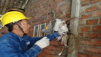 Sửa chữa, lắp đặt điện miễn phí cho 500 hộ nghèo