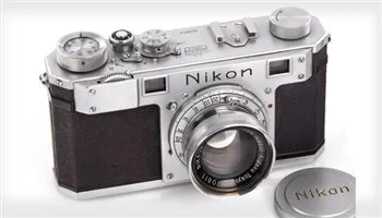 Chiếc máy ảnh đầu tiên của Nikon được định giá 407.000 đô la