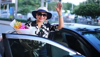 Thanh Tuyền về nước làm liveshow tại TPHCM