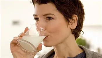 Uống sữa tốt nhất lúc nào: sáng hay tối ?