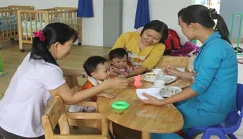 Giữ con công nhân ngoài giờ tại TPHCM
