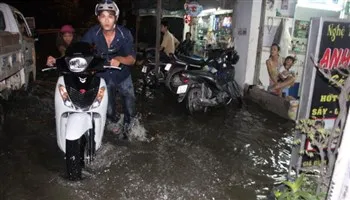 Cảnh báo ngập tại TPHCM do áp thấp nhiệt đới kết hợp triều cường