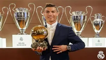 Ronaldo lần thứ 4 đoạt quả bóng vàng