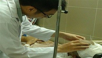 Lần đầu tiên mổ thành công chấn thương sọ não bằng phương pháp gây tê