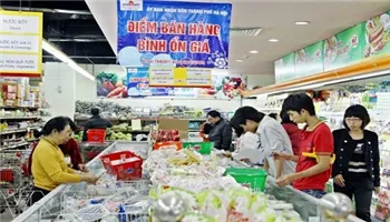 Thủ tướng yêu cầu bình ổn giá thị trường, bảo đảm trật tự an toàn xã hội dịp Tết Đinh Dậu