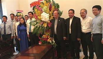 Bí thư Thành ủy Đinh La Thăng thăm, chúc mừng Giáng Sinh 2016 tại Tòa Tổng Giám mục TPHCM