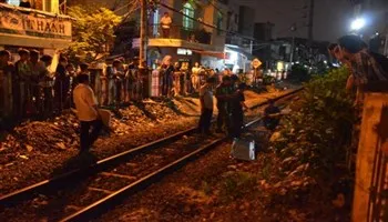 TP HCM: Một người bị tàu đâm tử vong khi đi trên đường ray