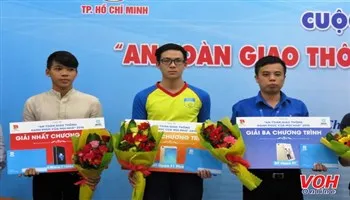 Trao giải Cuộc thi trực tuyến “An toàn giao thông - Hạnh phúc của mọi nhà”