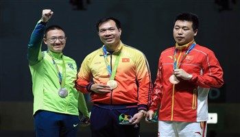 Thầy trò xạ thủ Hoàng Xuân Vinh thắng tuyệt đối