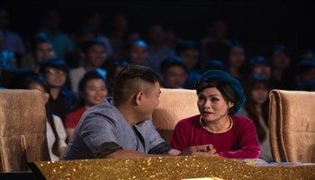 Cẩm Ly bất lực nhìn Phương Thanh “quyến rũ” Minh Vy trên ghế nóng