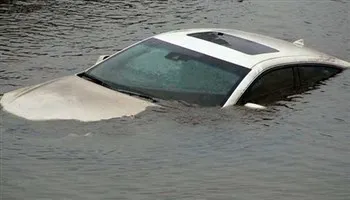 Các bước thoát hiểm khi ô tô lao xuống sông