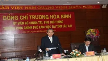 Phó Thủ tướng Trương Hòa Bình thị sát chống buôn lậu ở Lào Cai