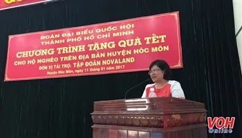 Đoàn đại biểu Quốc hội TPHCM trao quà Tết cho hộ nghèo ngoại thành