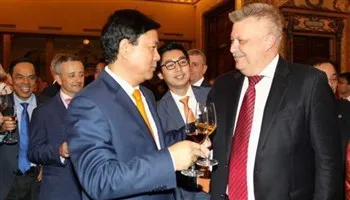 Lãnh đạo Thành phố gặp mặt cơ quan đại diện nước ngoài nhân dịp năm mới