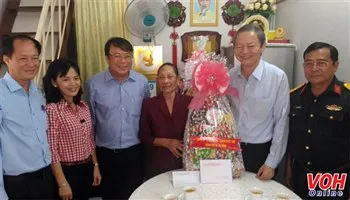 Lãnh đạo thành phố thăm các đơn vị, cá nhân nhân dịp Tết 2017
