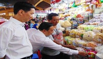 Chợ Bến Thành phục vụ đến 24 giờ đêm 29 Tết Đinh Dậu