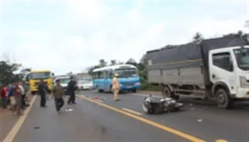 Thông tin chính thức vụ xe biển xanh cán chết 2 người ở Đắk Lắk