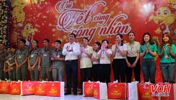 Lãnh đạo TPHCM vui Tết cùng 600 công nhân ăn Tết xa quê