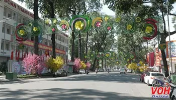 Đường phố Sài Gòn vắng vẻ chiều 30 Tết