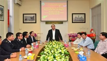 Thủ tướng Nguyễn Xuân Phúc thăm, chúc Tết Hải quan sân bay Tân Sơn Nhất