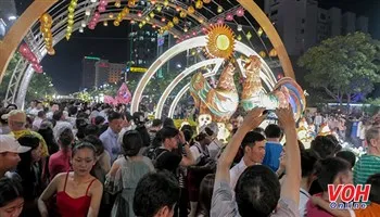 Đường hoa Nguyễn Huệ 2017 sẽ kéo dài thêm 1 ngày