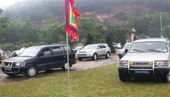 Thủ tướng chỉ đạo không dùng xe công, không đi lễ hội trong giờ hành chính