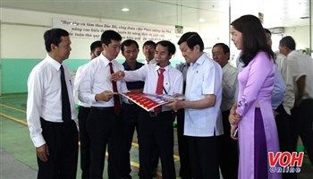 Nguyên Chủ tịch nước Trương Tấn Sang thăm khu liên hợp sản xuất Liksin