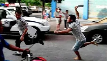 Giải quyết mâu thuẫn va quẹt xe bằng dao