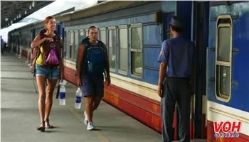 Sau Tết Đinh Dậu, vé tàu giảm tới 50%