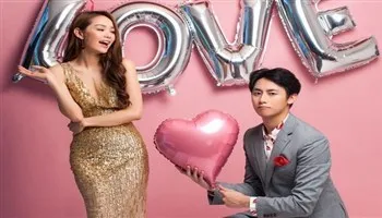 Rocker Nguyễn quỳ gối “tỏ tình” với Minh Hằng dịp Valentine