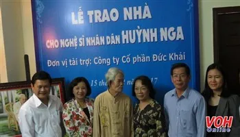 Trao nhà cho đạo diễn - NSND Huỳnh Nga