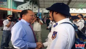 Sáng nay 16/2, hàng ngàn thanh niên thành phố lên đường nhập ngũ