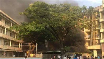 Cháy nhà xe KTX Đại học Y Dược, hàng trăm sinh viên hốt hoảng