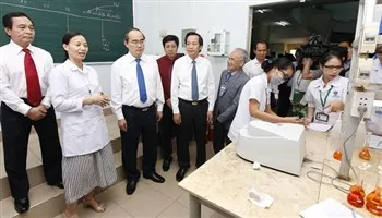 Ông Nguyễn Thiện Nhân thăm và làm việc với trường Đại học Nguyễn Tất Thành