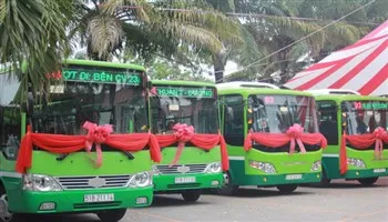 Mừng 8/3, phụ nữ được đi miễn phí hai tuyến xe buýt