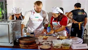 Hội thi “Khi Phu nhân Ngoại giao vào bếp”