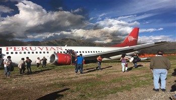 Máy bay Peru chở 141 khách trượt đường băng, bốc cháy