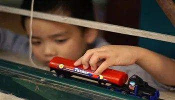 Nặng trĩu nỗi lòng cha mẹ có con tự kỷ