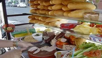 21 người nhập viện nghi ăn bánh mì nhiễm vi sinh
