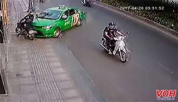 Tài xế taxi bắt cướp khi đang đón khách gần sân bay Tân Sơn Nhất