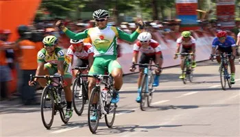 Tay đua TPHCM Lê Nguyệt Minh đòi lại áo xanh nước rút