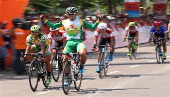Tay đua TPHCM Lê Nguyệt Minh đòi lại áo xanh nước rút