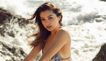 Celine Harach - hotgirl “nóng bỏng nhất hệ mặt trời” chuẩn bị đến Việt Nam
