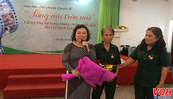 Giao lưu “Sông núi trên vai” - Tôn vinh người phụ nữ kiên trung!