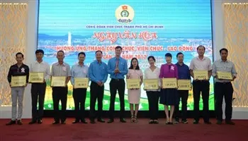 Tuyên dương tập thể, cá nhân học tập, làm theo tư tưởng, đạo đức và phong cách Hồ Chí Minh