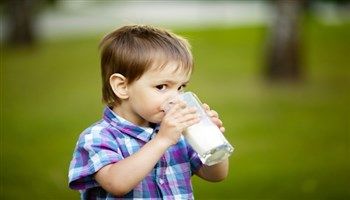 Trẻ 2 tuổi trở lên, uống sữa nào tốt nhất?