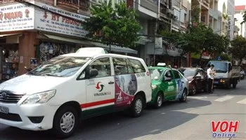 Va chạm liên hoàn giữa 3 xe ô tô