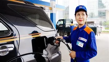 Xăng giảm giá 300 đồng/lít từ 15g hôm nay
